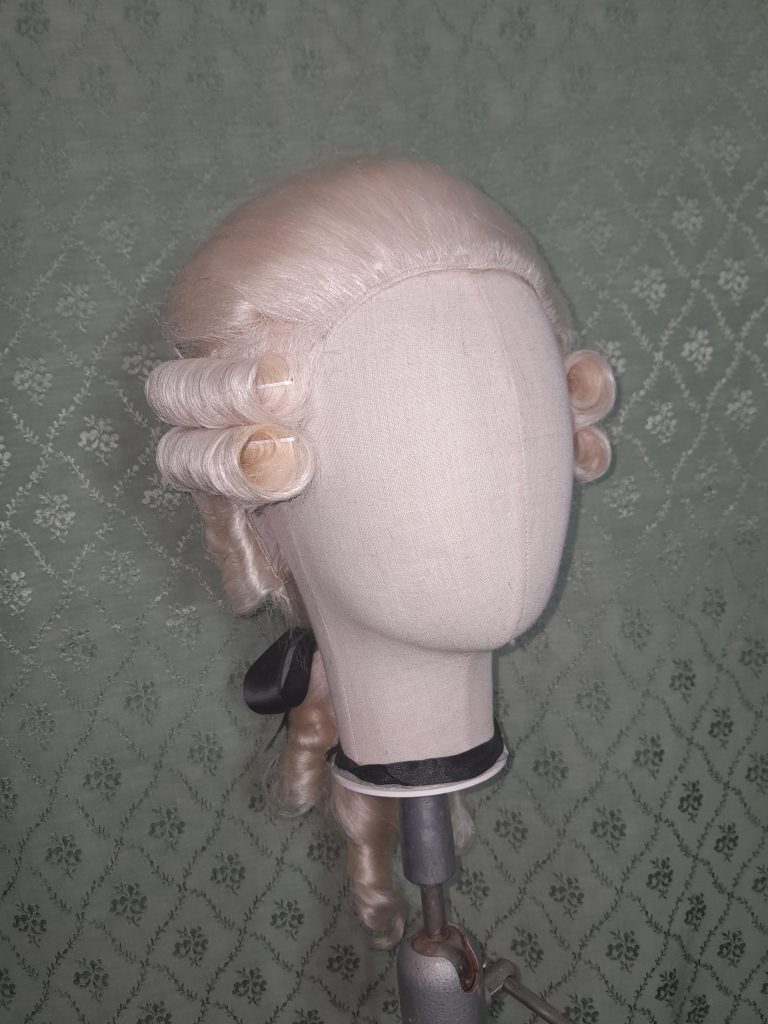 errenperücke weiss aus Büffelhaar
